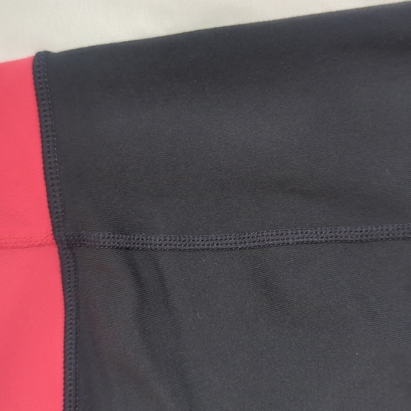 Lululemon Groove Crop, Color Gray/Pink/White Size 8 - Picture 10 of 15